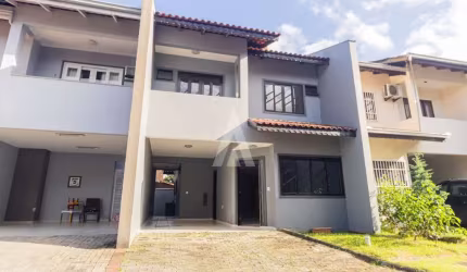 Casa em condomínio fechado com 3 quartos à venda na Rua Siderópolis, --, Saguaçu, Joinville por R$ 650.000