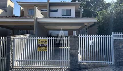 Casa com 3 quartos à venda na Rua Abraão Lincoln, --, Bom Retiro, Joinville, 138 m2 por R$ 750.000