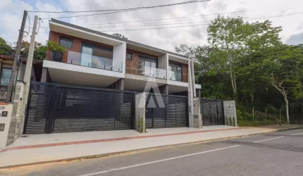 Casa com 3 quartos à venda na Rua Paraíba, --, Anita Garibaldi, Joinville, 158 m2 por R$ 1.215.000