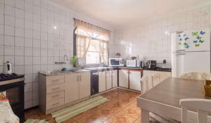 Casa com 4 quartos à venda na Rua Alcântara, --, Boa Vista, Joinville por R$ 880.000