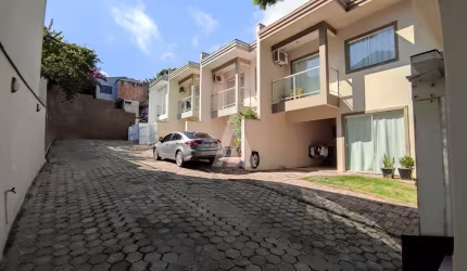 Casa em condomínio fechado com 2 quartos à venda na Rua Soledade, --, Iririú, Joinville, 66 m2 por R$ 380.000