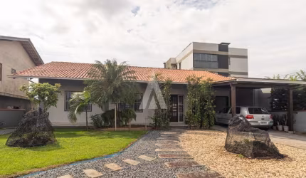 Casa com 3 quartos à venda na Rua Tabatinga, --, Iririú, Joinville por R$ 748.500