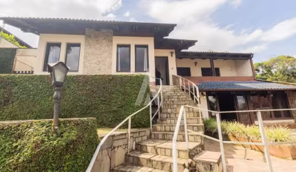 Casa com 4 quartos à venda na Rua Comendador Araújo, --, Bom Retiro, Joinville por R$ 990.000