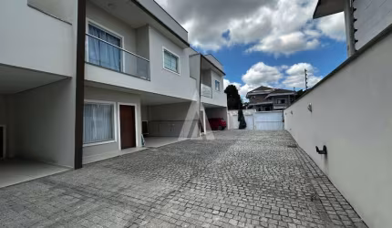 Casa em condomínio fechado com 3 quartos à venda na Rua Humaitá, --, Bom Retiro, Joinville por R$ 680.000