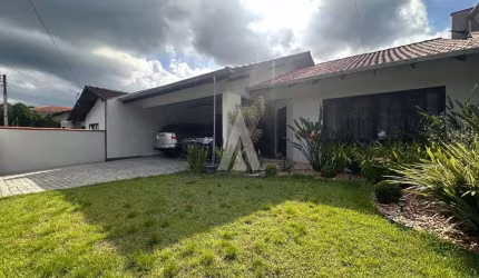 Casa com 3 quartos à venda na Rua Vereador Guilherme Zuege, --, Pirabeiraba, Joinville por R$ 1.100.000