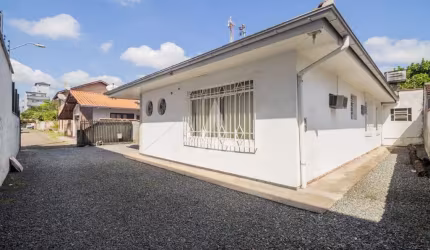 Casa com 3 quartos à venda na Servidão Luxemburgo, --, Bucarein, Joinville por R$ 590.000