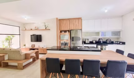 Casa com 3 quartos à venda na Rua José do Patrocínio, --, Saguaçu, Joinville por R$ 790.000