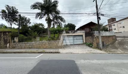 Casa com 3 quartos à venda na Rua Augusto Schmidt, --, Floresta, Joinville por R$ 650.000