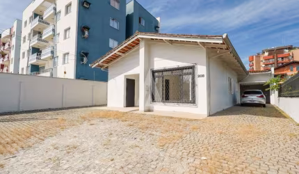 Casa à venda na Rua Padre Antônio Vieira, --, América, Joinville, 230 m2 por R$ 950.000