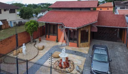 Casa com 4 quartos à venda na Rua Calisto Zattar, --, Bucarein, Joinville, 285 m2 por R$ 1.350.000