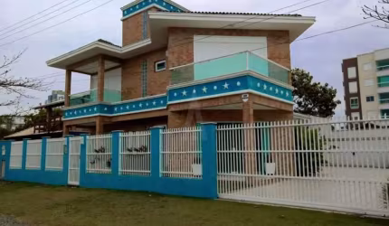 Casa com 3 quartos à venda na Travessa Siri, --, Itacolomi, Balneário Piçarras, 208 m2 por R$ 2.500.000