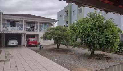 Sobrado para Venda em Joinville, Iririú, 3 dormitórios, 2 banheiros, 2 vagas