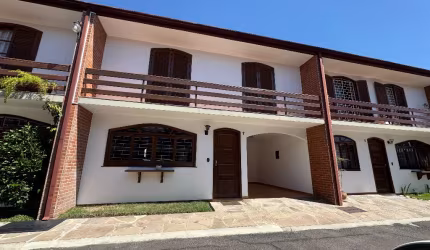Sobrado 3 quartos (uma suite) em condominio fechado e tranquilo para alugar no Guaira