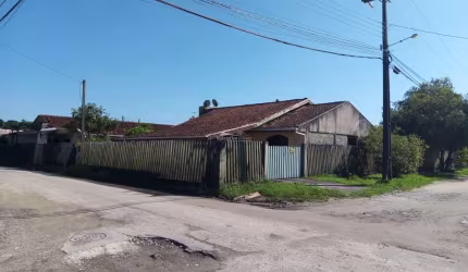 Casa com 3 quartos à venda na Falcão, 277, Ipanema, Pontal do Paraná por R$ 250.000