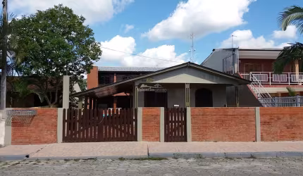 Casa com 6 quartos para alugar na Antonio Vicente da Silva, 383, Ipanema, Pontal do Paraná por R$ 1.600 Por Dia