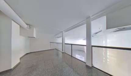 Prédio no Alto da Lapa de 942m², sendo 240m² vão livre, mezanino de 60m2, térreo de 287m²