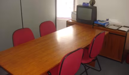 Salas conjugadas e mobiliadas, com 4 Ar condicionados , recepção, backoffice e reunião.