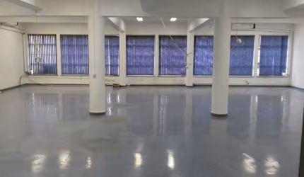 Conj. Comercial para Locação, Centro - São Paulo - SP, Com 2 banheiros e 200 m²!