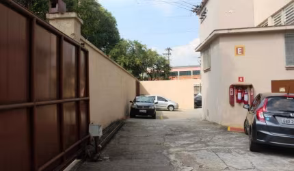 Galpões com escritórios e showroom disponíveis para locação (6.203m²).