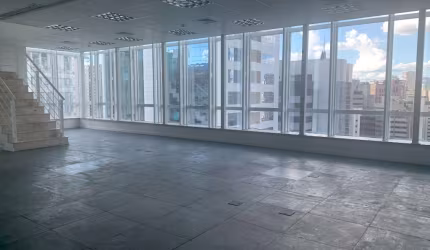 Conjunto comercial na Berrini. Alto padrão. Duplex.