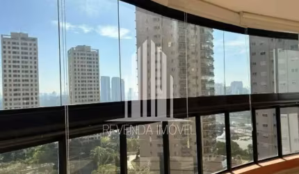 Apartamento à locaçã na Panamby com 160M2 3 suites e 4 vagas de garagem