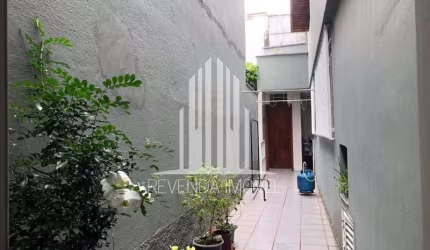 Casa para locação de alto padrão no Brooklin Paulista em SP: 3 quartos, 1 suíte, 2 banheiros, 2 vagas de garagem, 200 m².