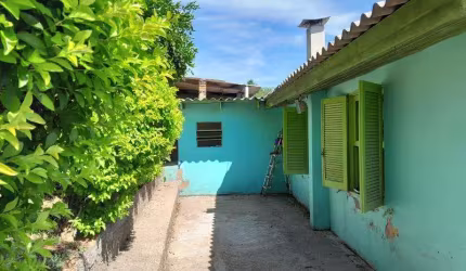 Casa mista com 03 dormitórios , sala cozinha banheiro , área de serviços e área aberta, terreno medindo 10 x 26