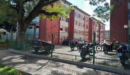 Apto com 01 dormitório com Ar Split, sala com ventilador de teto, banheiro com box, cozinha com móveis, área de serviços com tanque , estacionamento rotativo.