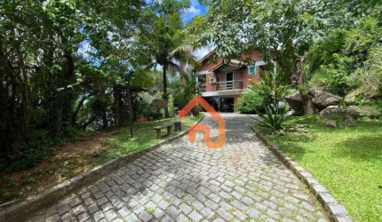 Casa para Venda com 6 quartos em São Francisco.