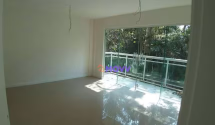 Casa à venda por R$ 790.000 em condomínio.