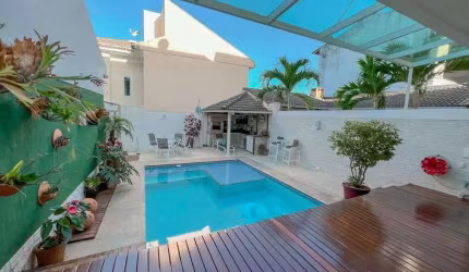 Casa com 3 dormitórios à venda, 230 m² por R$ 1.490.000,00 - Piratininga - Niterói/RJ