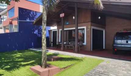 ÓTIMA CASA 3 QUARTOS  SUÍTE  PÉ NA AREIA  NO CENTRO DE ITANHAÉM SP