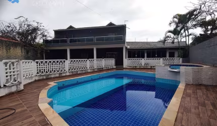CASA COM PISCINA 3 SUÍTES EM TERRENO AMPLO ÁREA NOBRE 250M MAR ITANHAÉM/SP