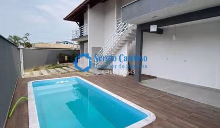 CASA COM PISCINA A 100M DO MAR! 3 QUARTOS 2 SUITES - EXCELENTE ACABAMENTO!