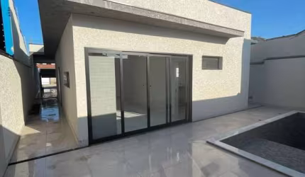 CASA NOVA, MODERNA, ESPAÇOSA E POUCOS METROS DO MAR! ITANHAEM/SP
