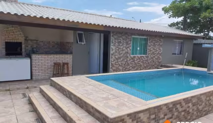 CASA NA PRAIA EM LOTE INTEIRO 250M²! PISCINA E CHURRAQUEIRA - 200M DO MAR!