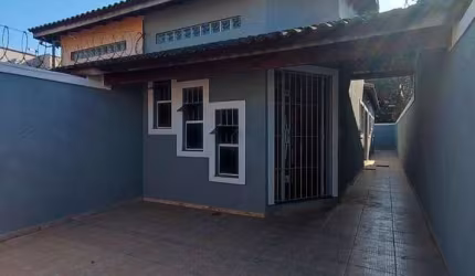 CASA MOBILIADA 700M DO MAR!  2 QUARTOS 1 SUÍTE APENAS 239 MIL