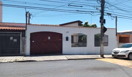 CASA À VENDA NO CENTRO - VOTORANTIM/SP