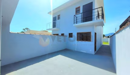 Sobrado Residencial / Golfinho