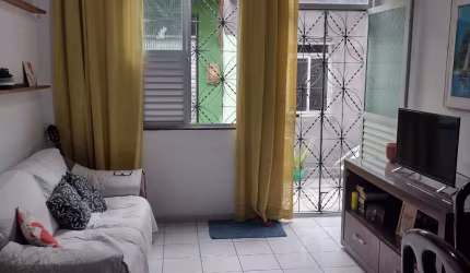 Casa de Telha de Cerâmica com 2/4 na Liberdade