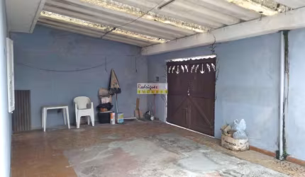 Casa térrea dois dormitórios, três vagas aceita permuta