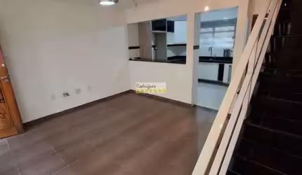 Sobrado de Condomínio com 2 dorms reformado