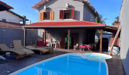 Casa com 4 dormitórios à venda, 179 m² por R$ 1.600.000,00 - Balneário Guarujá - Guarujá/SP