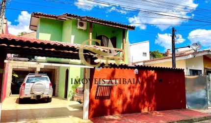 Sobrado próximo ao Centro de Atibaia, região tranquila e arborizada