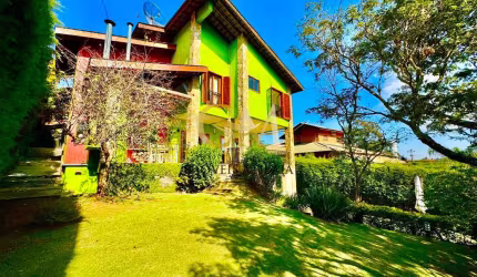 Casa em condomínio em Atibaia região do Clube da Montanha