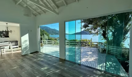 Casa de Frente Para o Mar - Praia da Enseada de Brito em Palhoça/SC