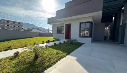Casa Alto Padrão com SPA e Amplo Quintal - Bairro Bela Vista em Palhoça/SC