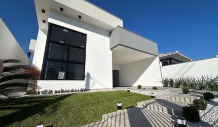 Casa Alto Padrão com Fino Acabamento - Bairro Bela Vista em Palhoça/SC