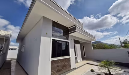 Aconchegante Casa de 3 Quartos (1 Suíte) no Loteamento Vale Verde em Palhoça/SC!