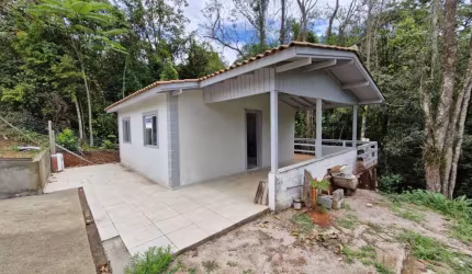 Linda Casa de Campo com Deck e Riacho nos Fundos - São Sebastião em Palhoça/SC